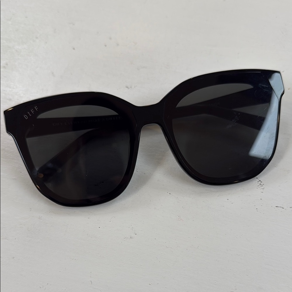 Diff Eyewear Black Sunglasses (Case Included)